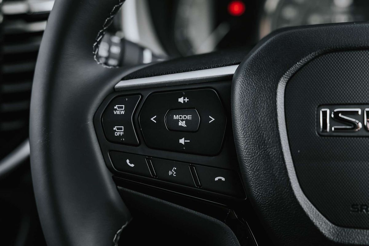 2025 Isuzu MU-X LS-T