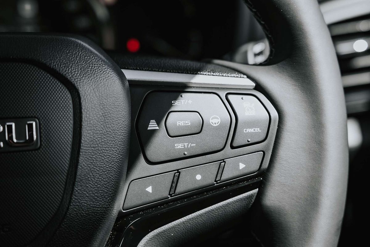 2025 Isuzu MU-X LS-T