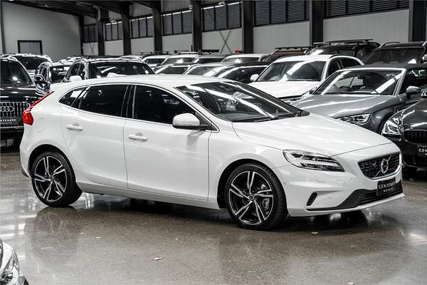 2017 Volvo V40 T5 R-Design