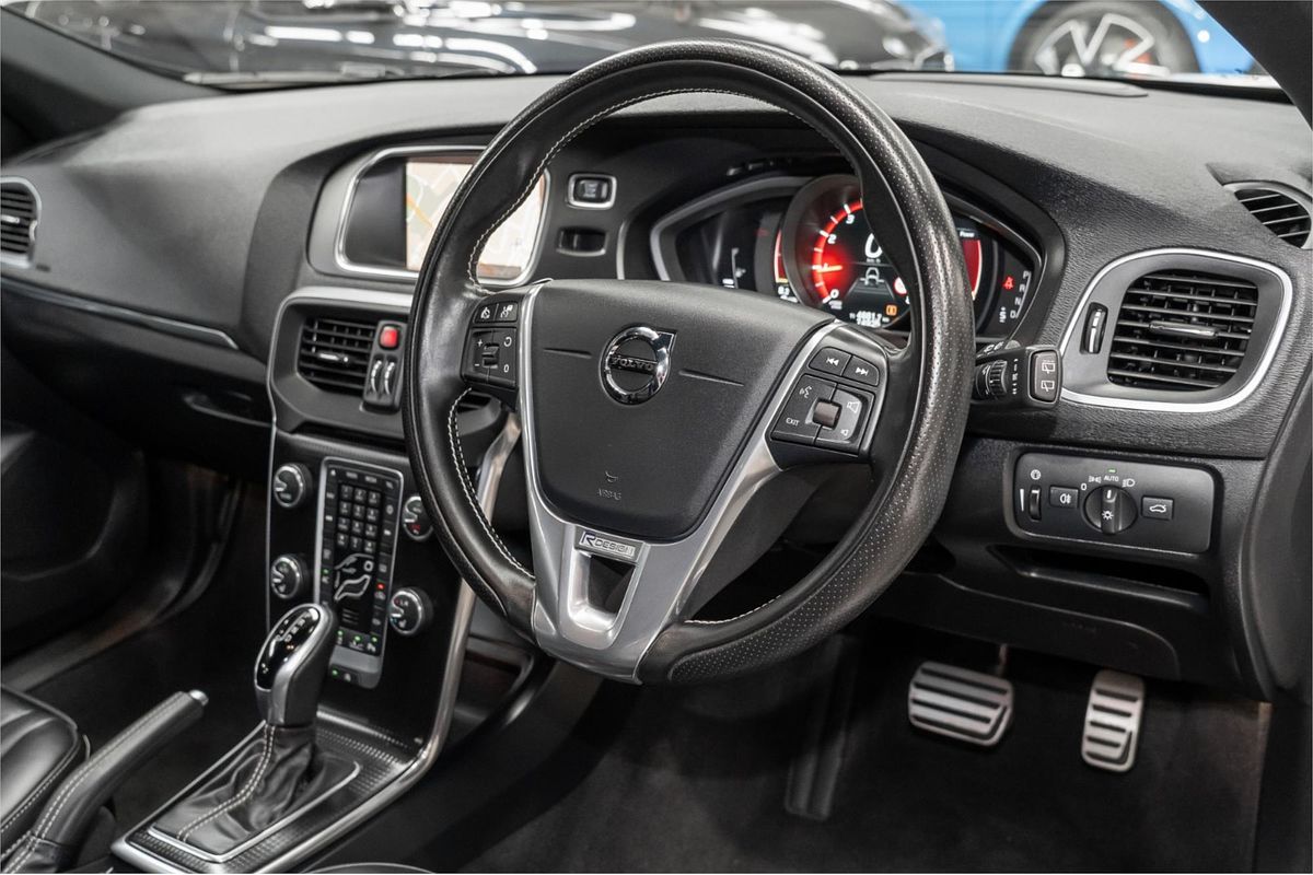 2017 Volvo V40 T5 R-Design