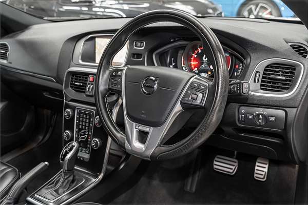 2017 Volvo V40 T5 R-Design