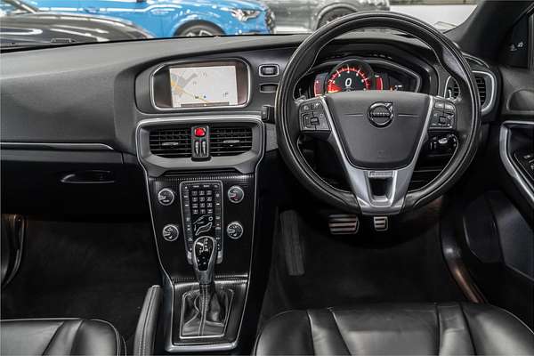 2017 Volvo V40 T5 R-Design