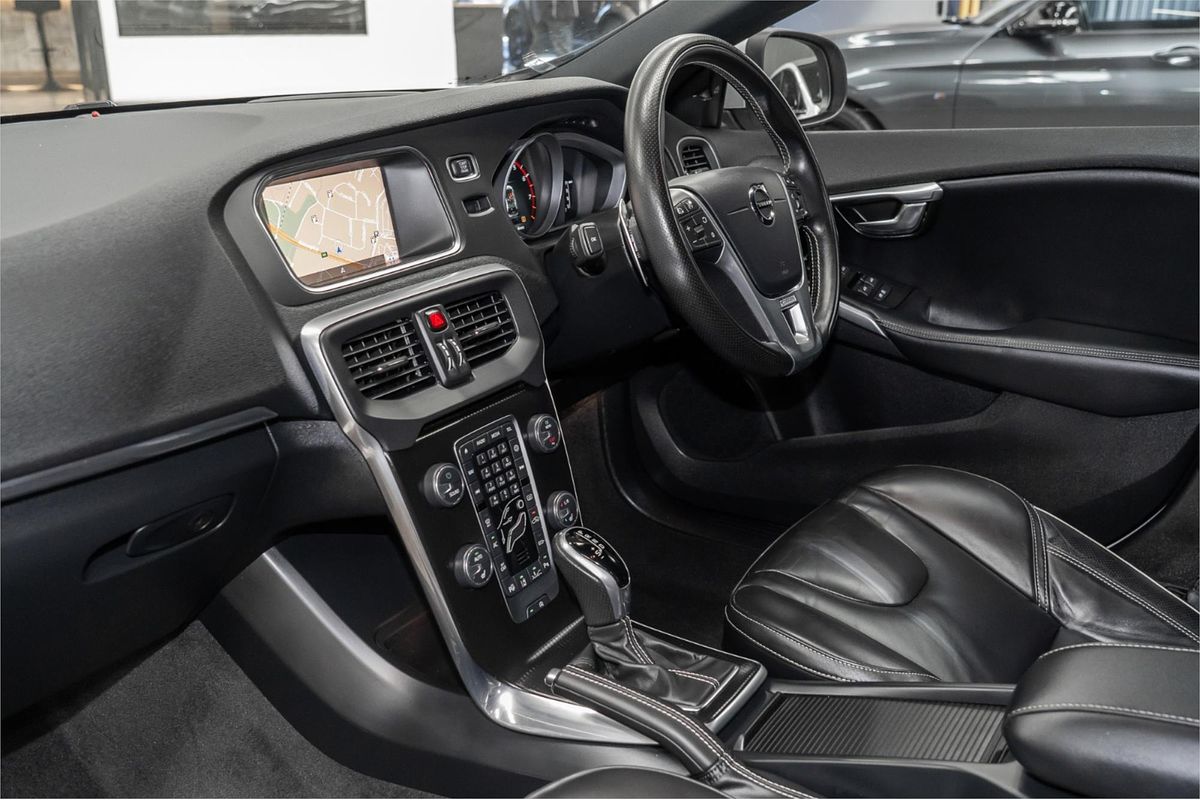 2017 Volvo V40 T5 R-Design