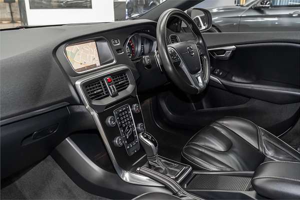 2017 Volvo V40 T5 R-Design