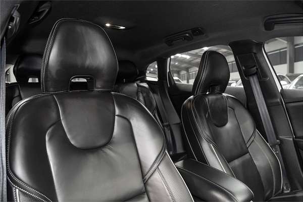 2017 Volvo V40 T5 R-Design
