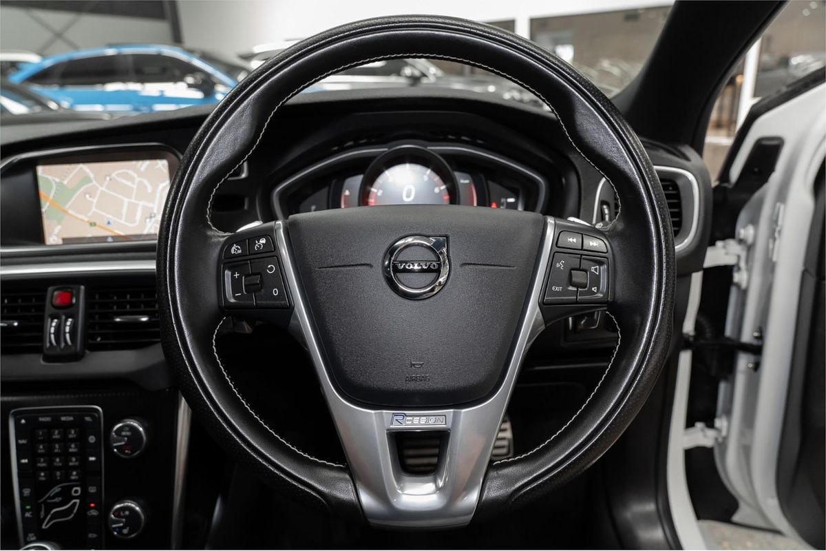 2017 Volvo V40 T5 R-Design