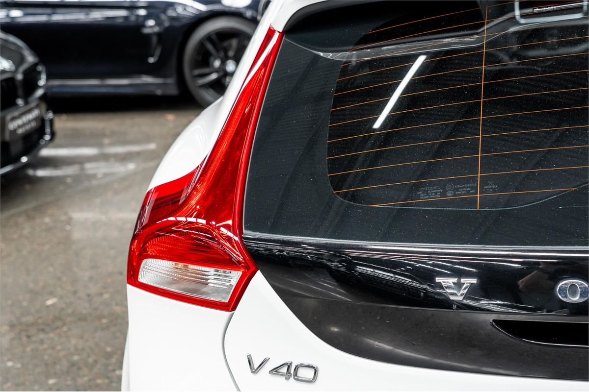 2017 Volvo V40 T5 R-Design