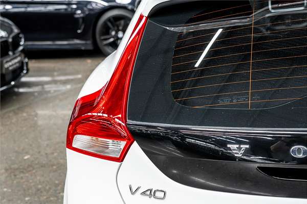 2017 Volvo V40 T5 R-Design