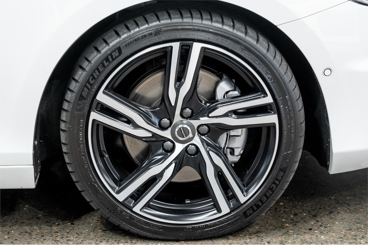 2017 Volvo V40 T5 R-Design