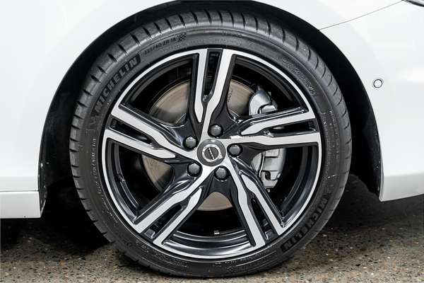 2017 Volvo V40 T5 R-Design