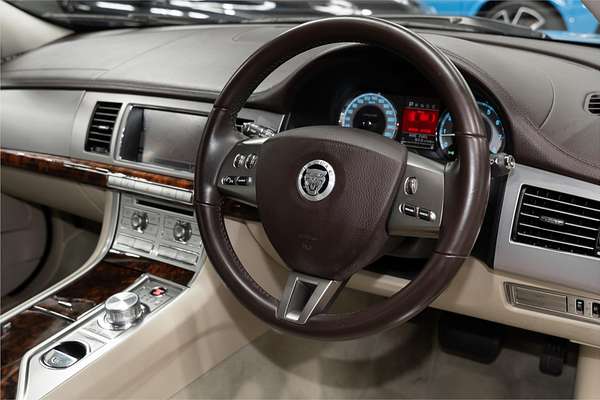 2010 Jaguar XF Luxury X250