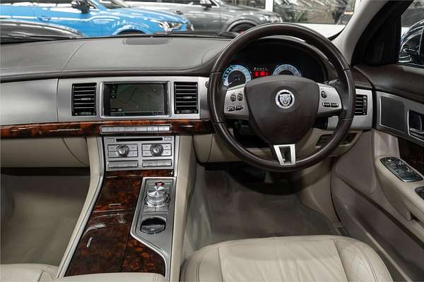 2010 Jaguar XF Luxury X250