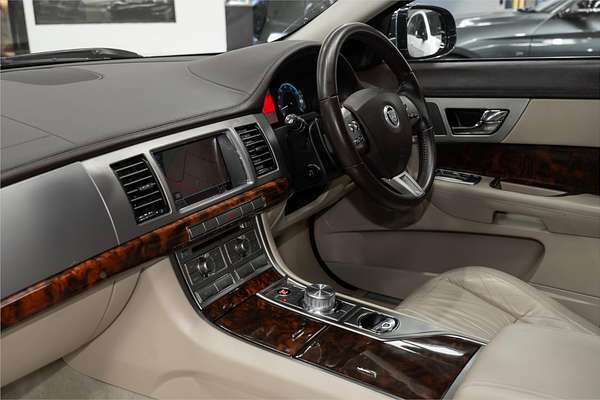 2010 Jaguar XF Luxury X250