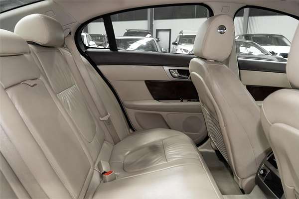 2010 Jaguar XF Luxury X250
