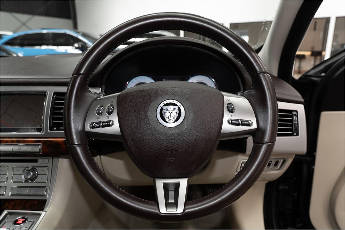 2010 Jaguar XF Luxury X250