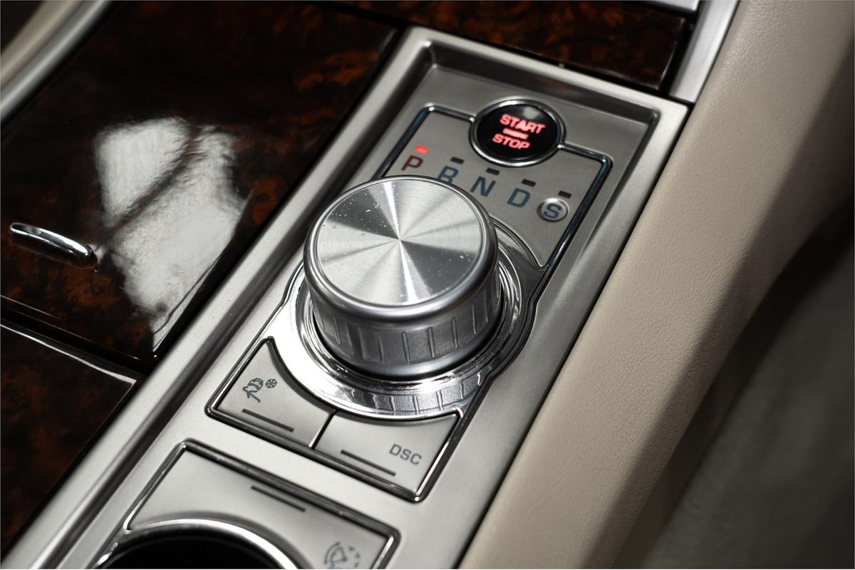 2010 Jaguar XF Luxury X250