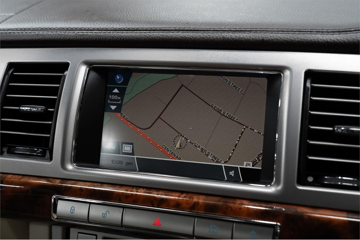 2010 Jaguar XF Luxury X250