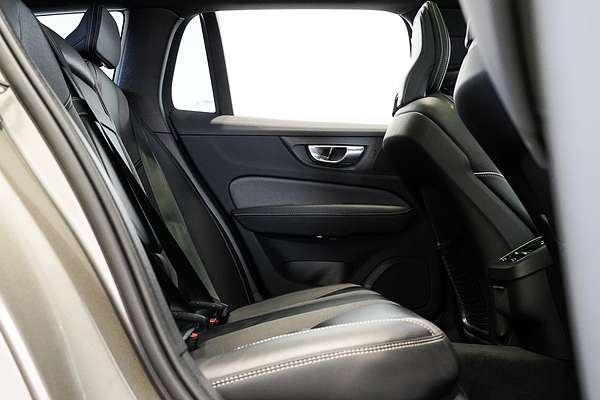 2019 Volvo V60 T5 R-Design