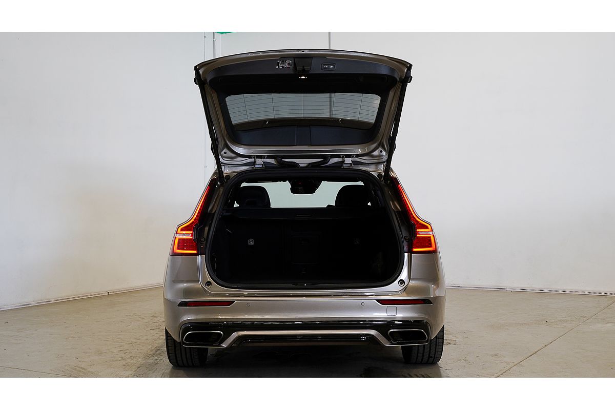 2019 Volvo V60 T5 R-Design