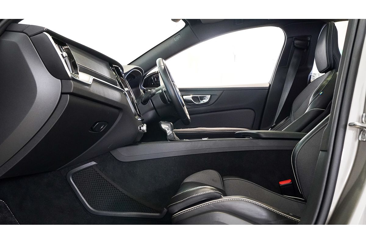 2019 Volvo V60 T5 R-Design