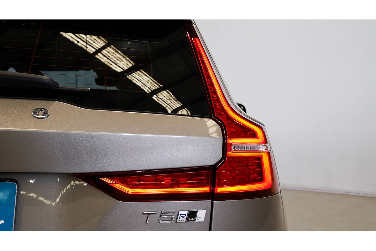 2019 Volvo V60 T5 R-Design