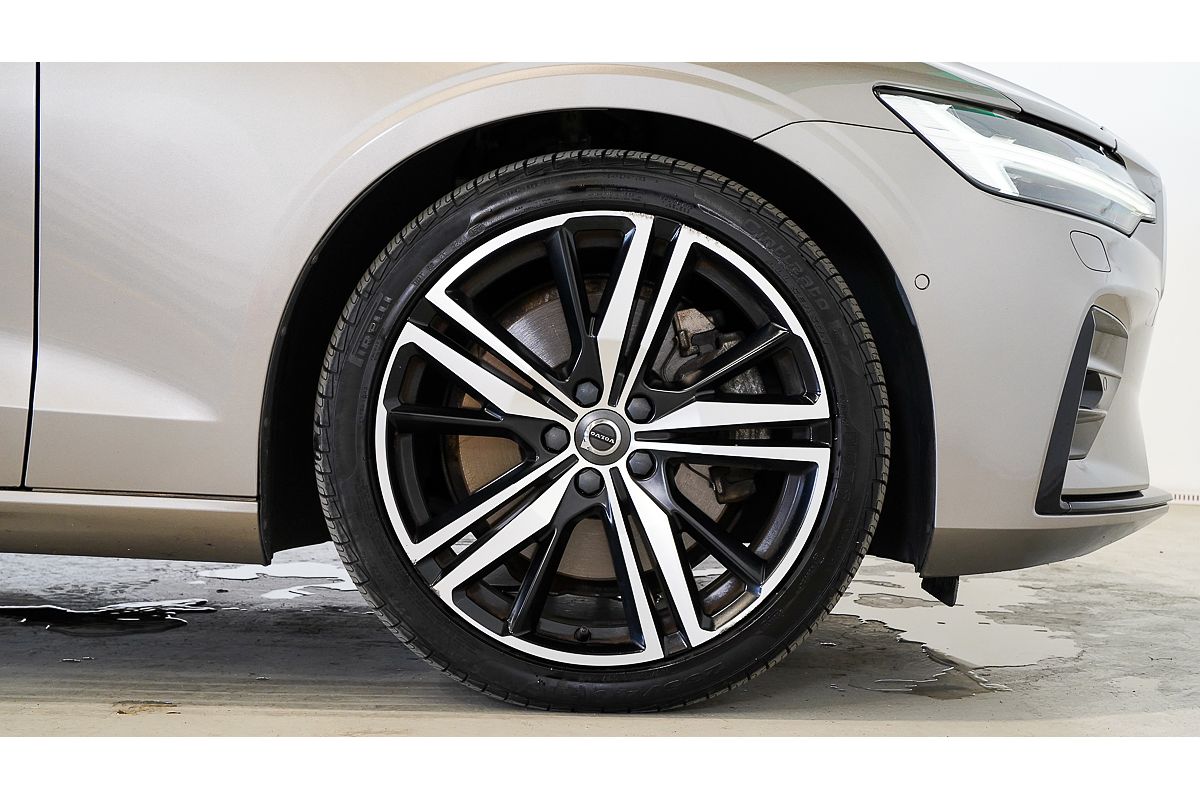 2019 Volvo V60 T5 R-Design