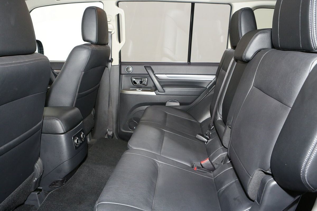 2018 Mitsubishi Pajero Exceed NX