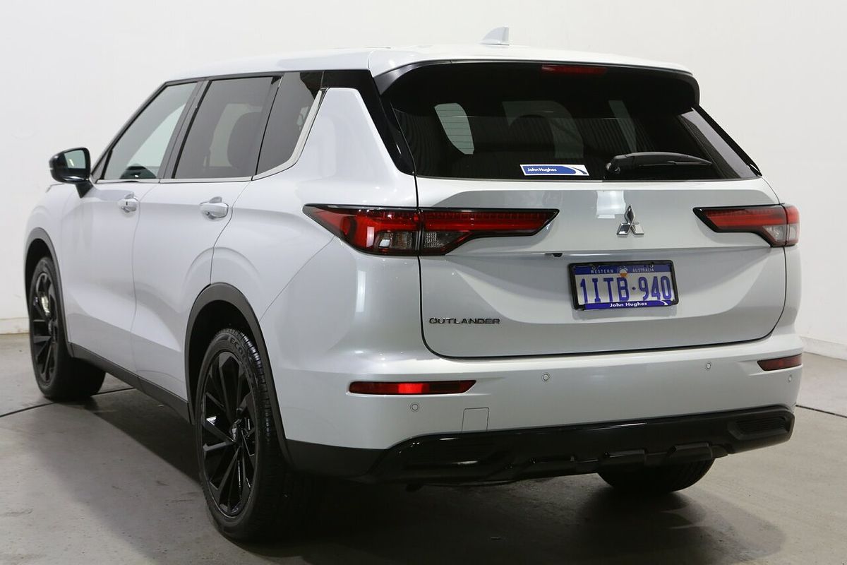 2024 Mitsubishi Outlander Black Edition ZM