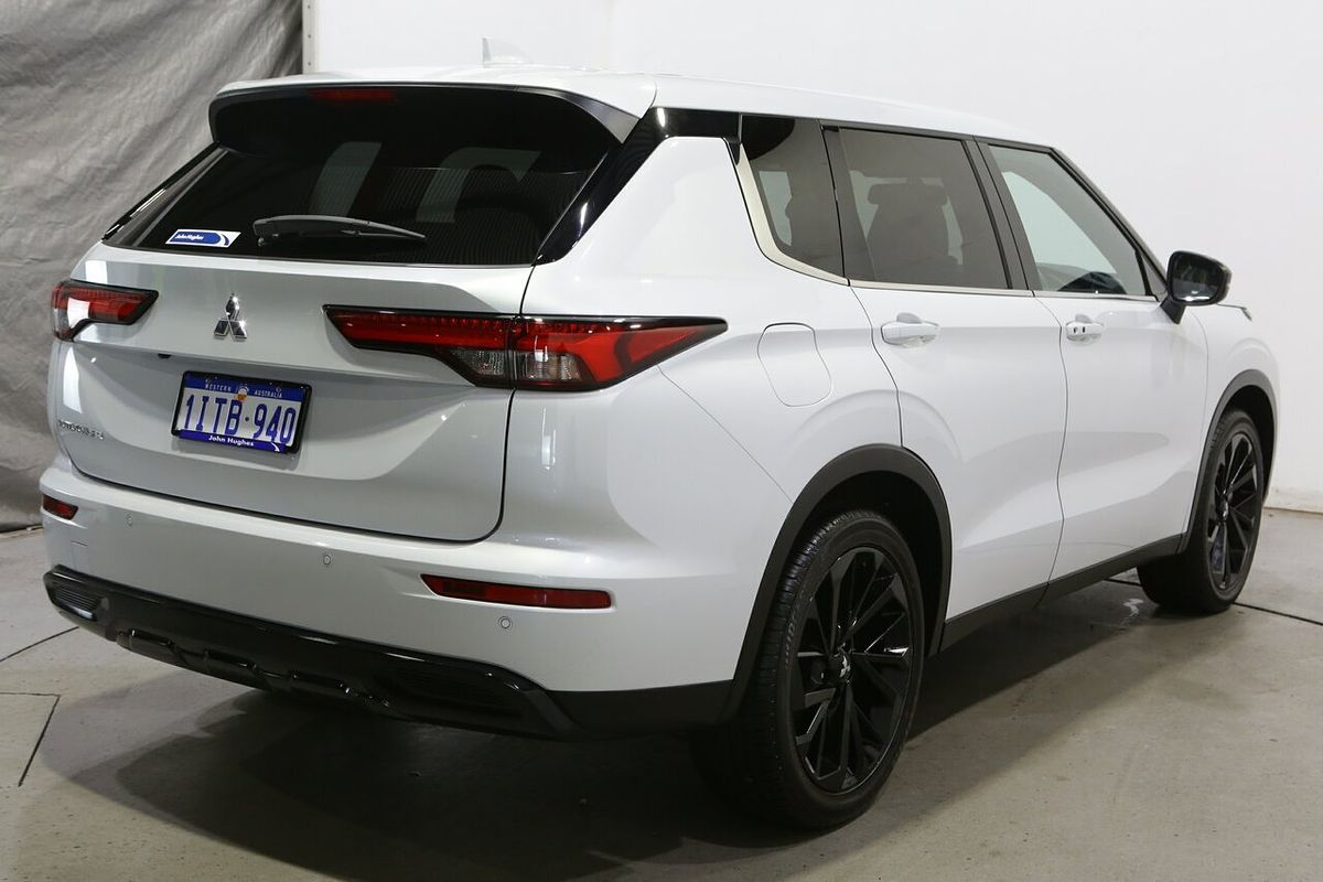 2024 Mitsubishi Outlander Black Edition ZM