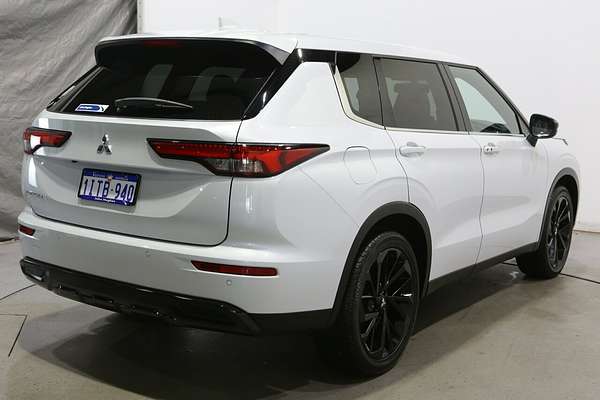 2024 Mitsubishi Outlander Black Edition ZM