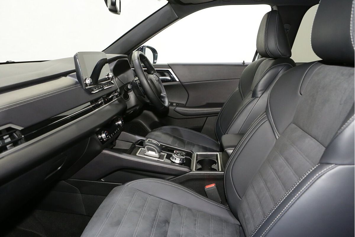 2024 Mitsubishi Outlander Black Edition ZM