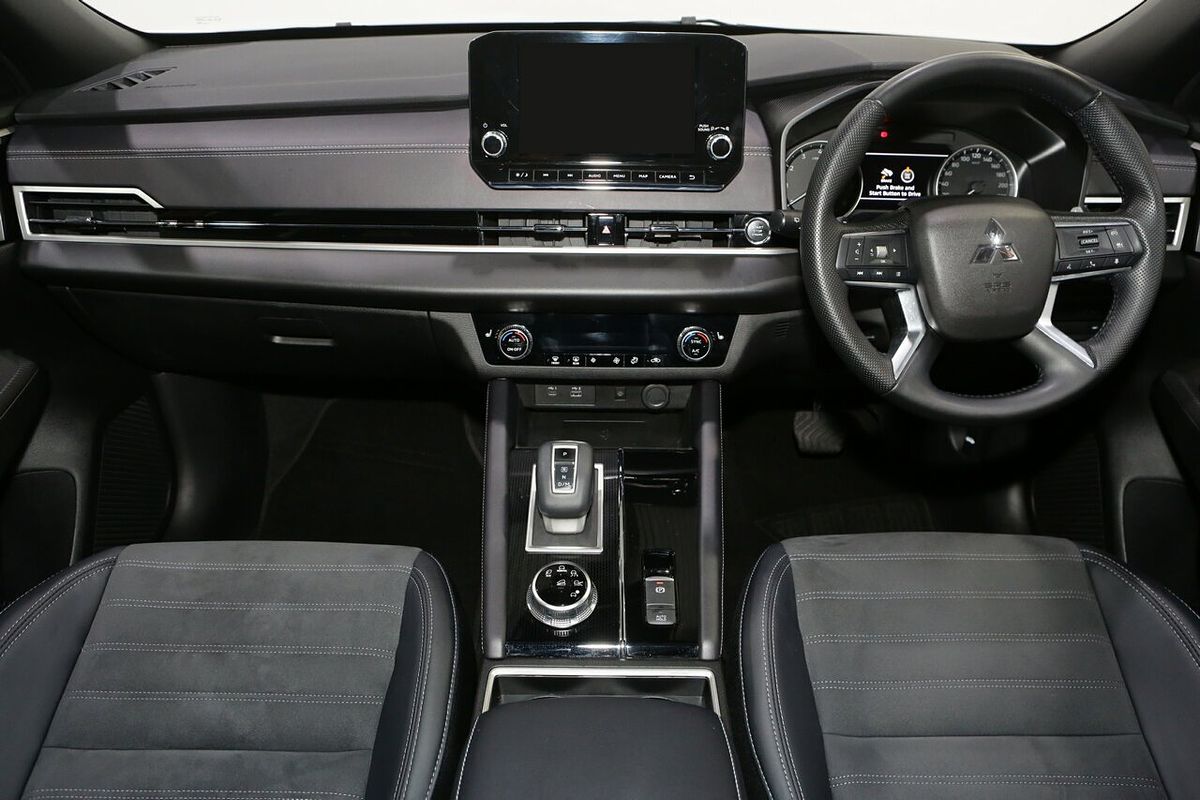 2024 Mitsubishi Outlander Black Edition ZM
