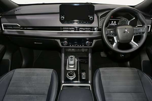 2024 Mitsubishi Outlander Black Edition ZM