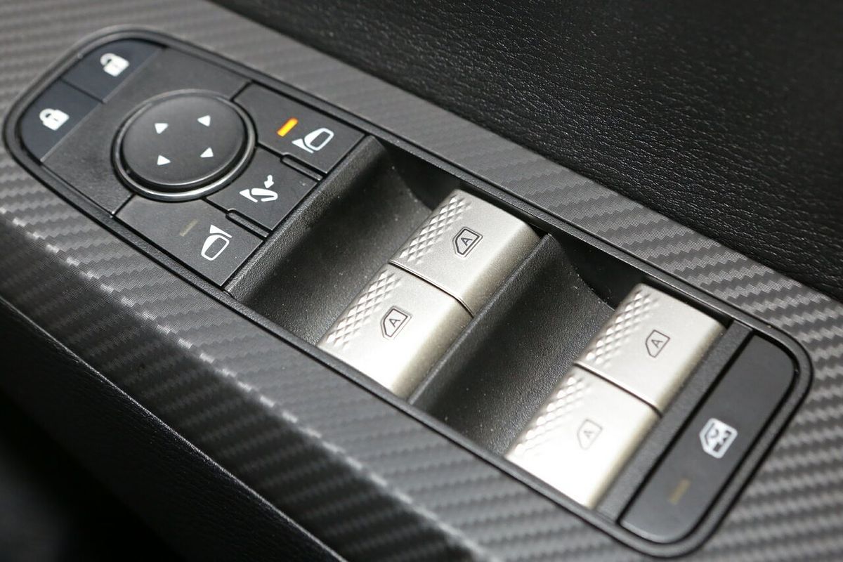 2024 Mitsubishi Outlander Black Edition ZM