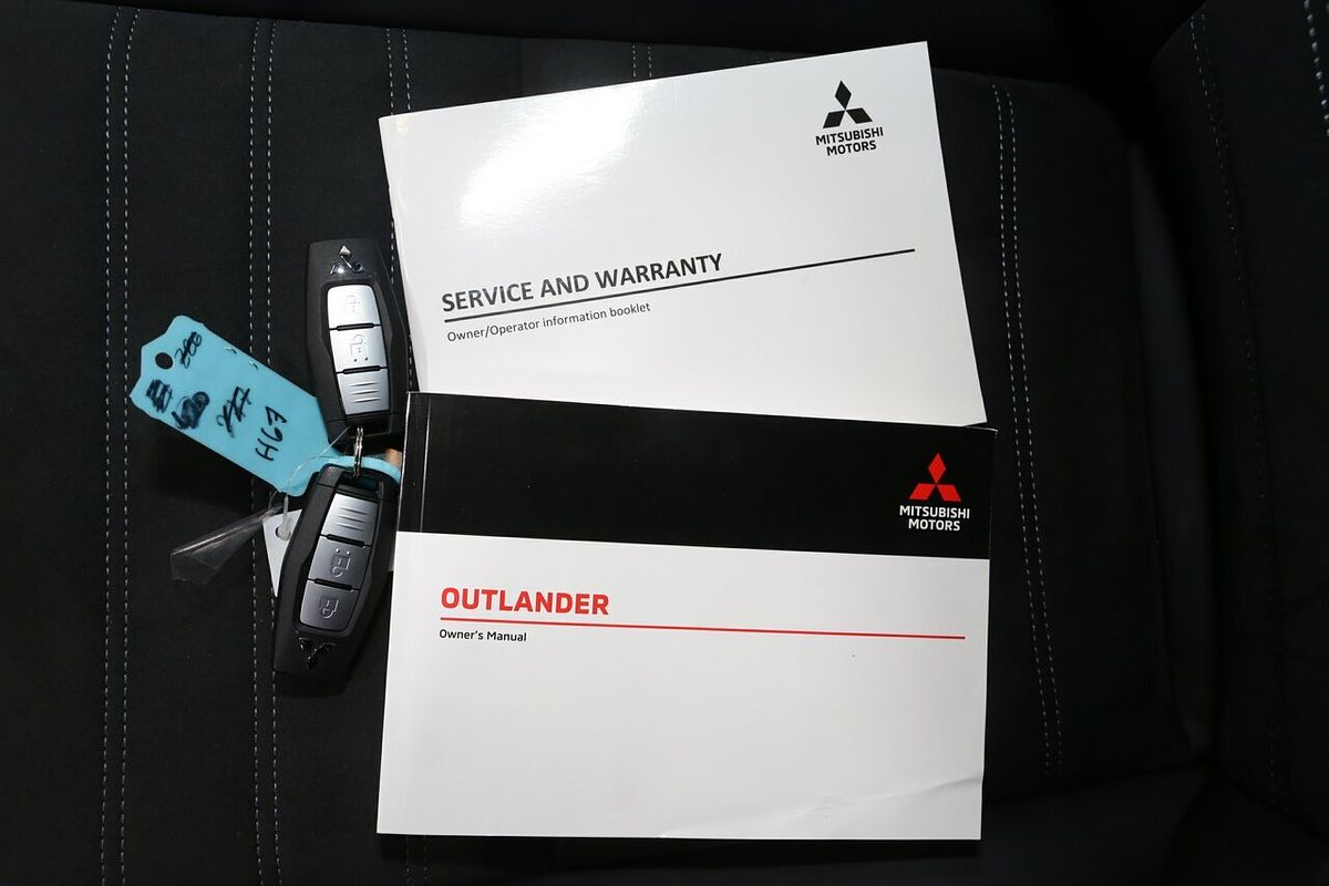 2024 Mitsubishi Outlander Black Edition ZM