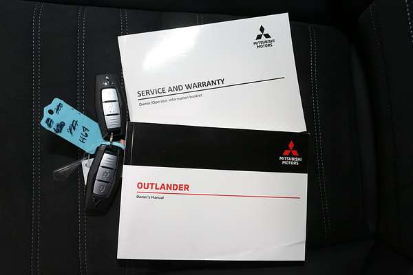 2024 Mitsubishi Outlander Black Edition ZM