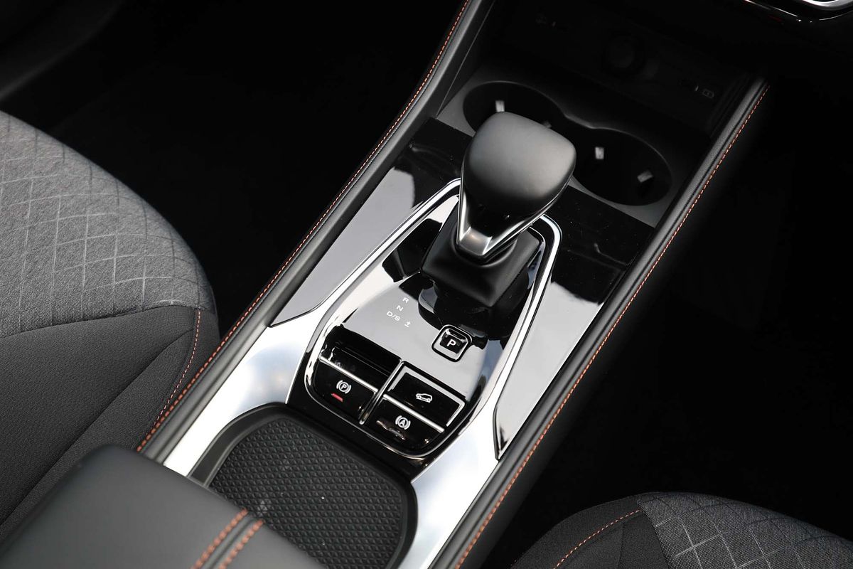 2025 MG HS Vibe AS33