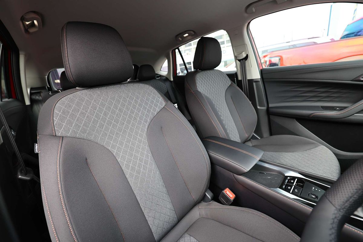 2025 MG HS Vibe AS33