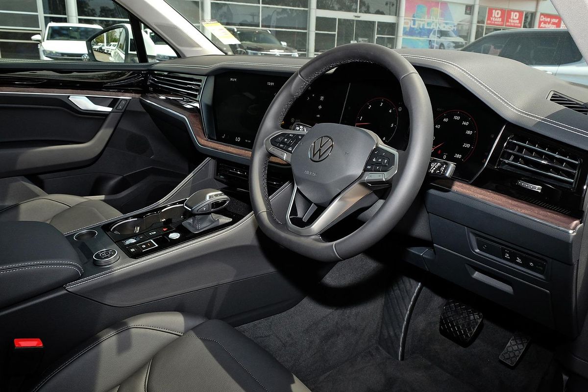 2025 Volkswagen Touareg 170TDI RC