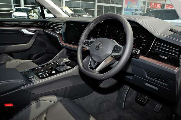 2025 Volkswagen Touareg 170TDI RC