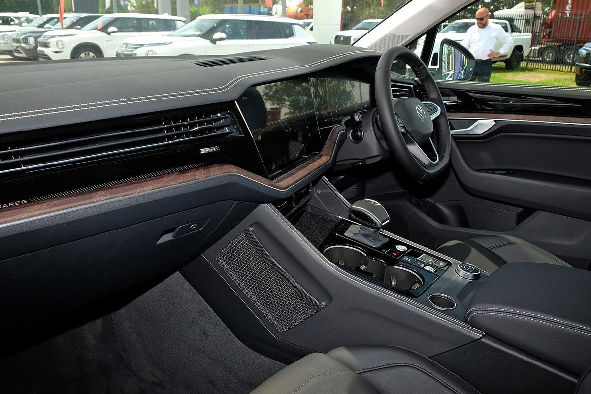 2025 Volkswagen Touareg 170TDI RC