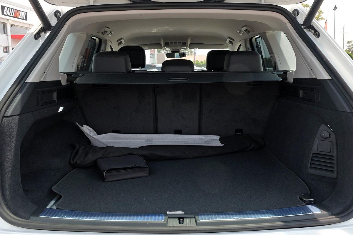 2025 Volkswagen Touareg 170TDI RC