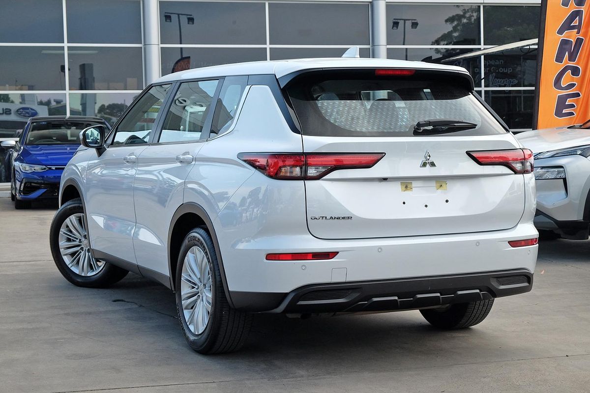 2024 Mitsubishi Outlander ES ZM