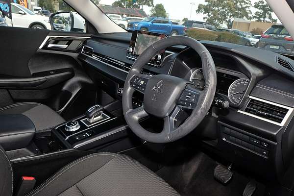 2024 Mitsubishi Outlander ES ZM