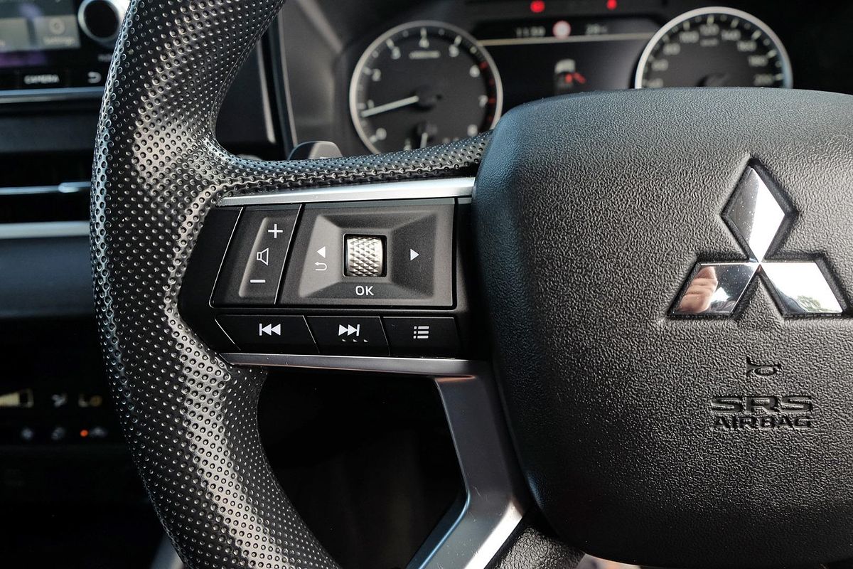 2024 Mitsubishi Outlander ES ZM