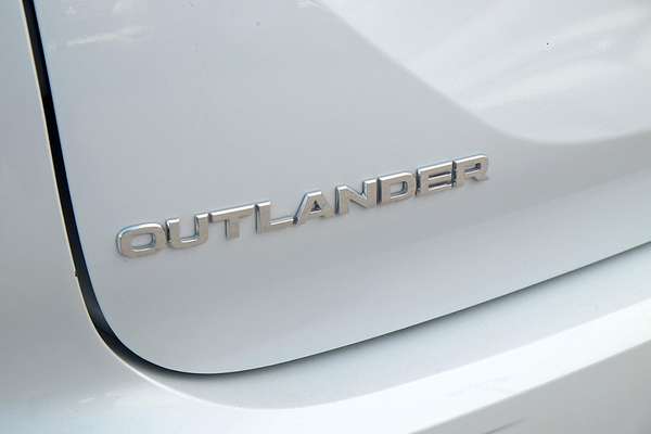2024 Mitsubishi Outlander ES ZM