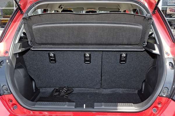 2025 Suzuki Swift Hybrid UZ