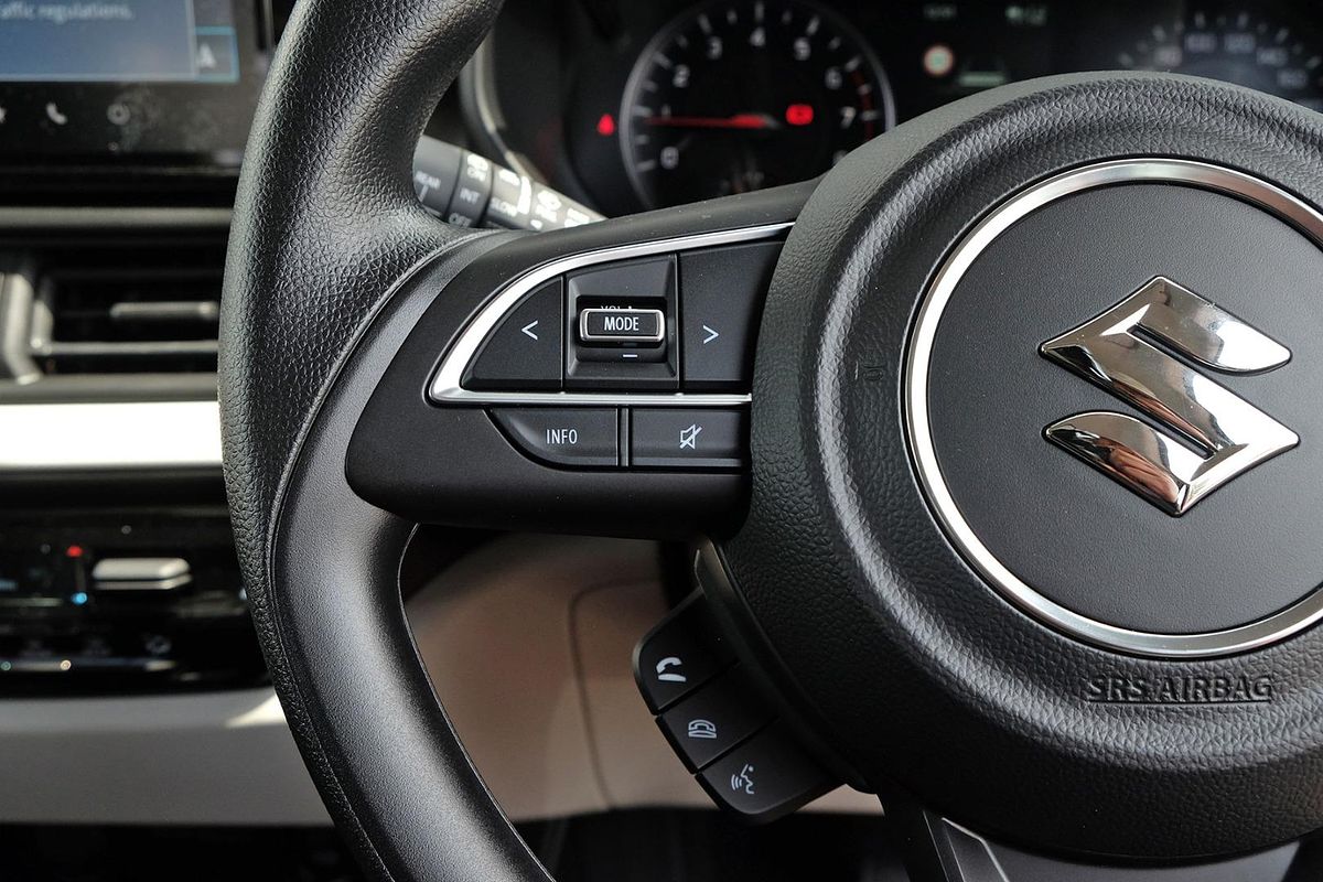 2025 Suzuki Swift Hybrid UZ