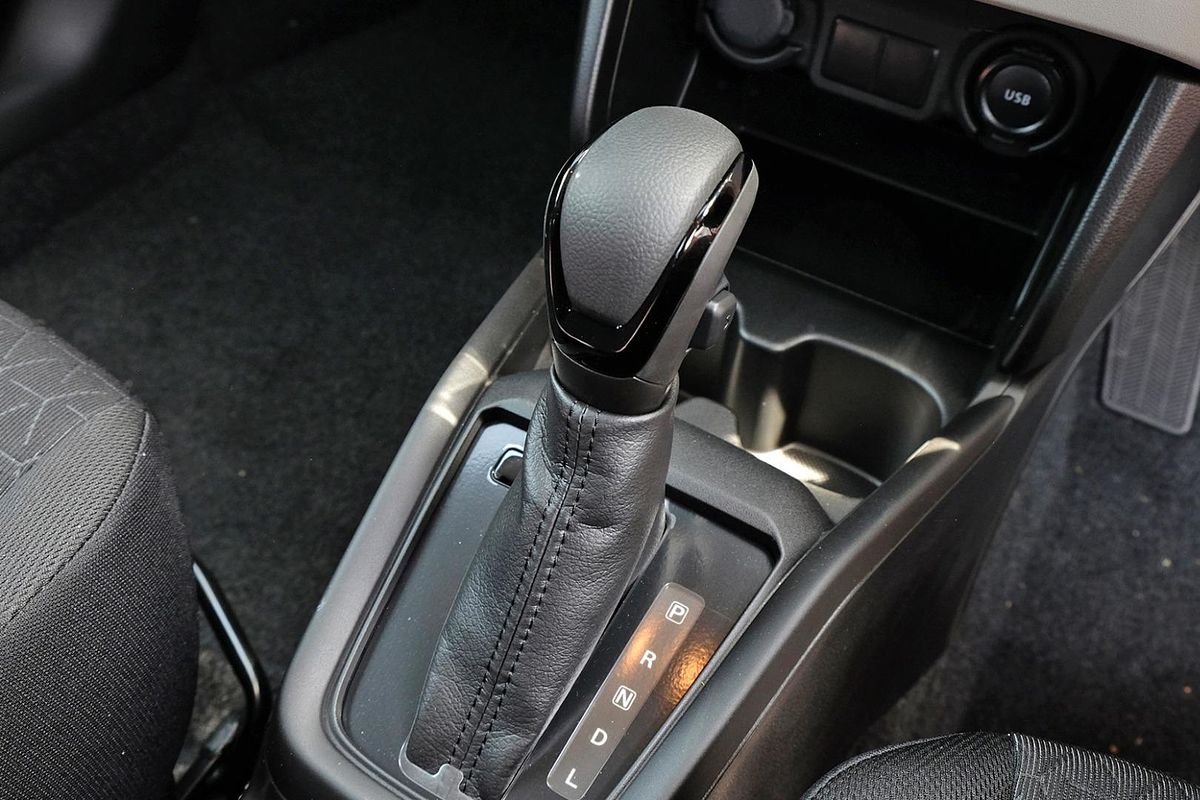 2025 Suzuki Swift Hybrid UZ