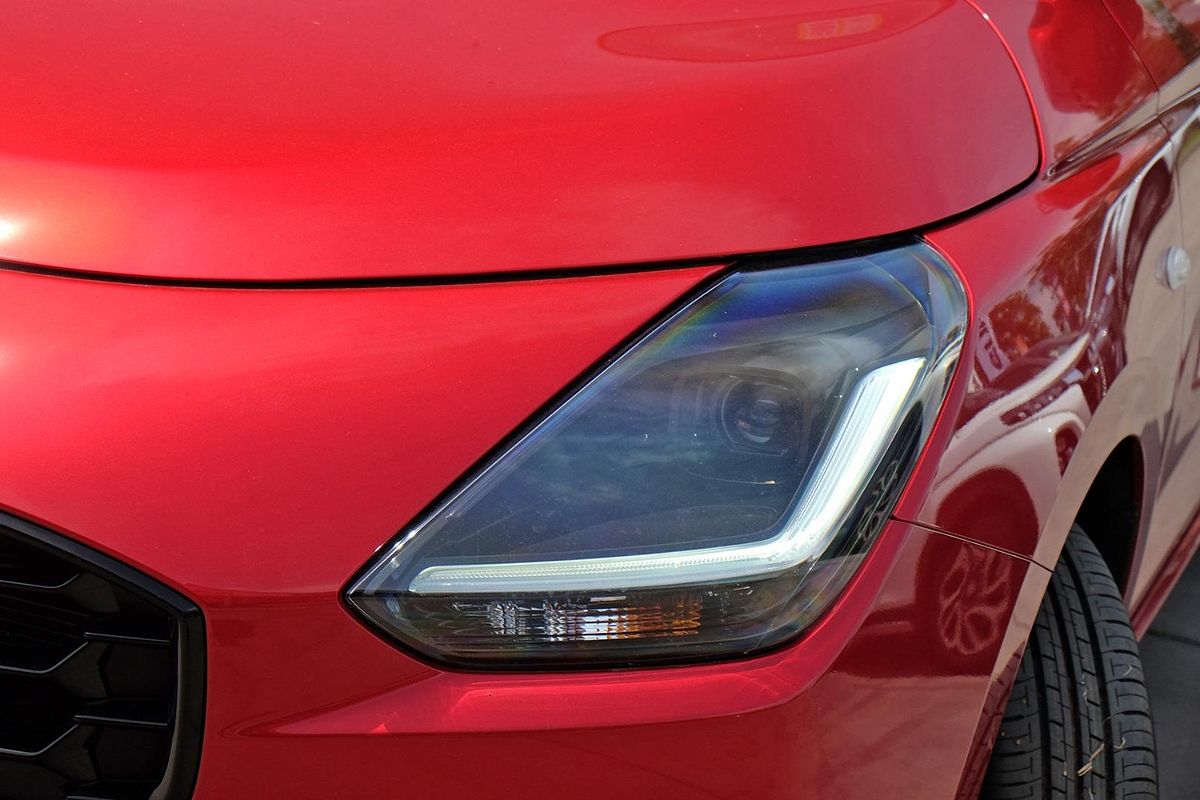 2025 Suzuki Swift Hybrid UZ